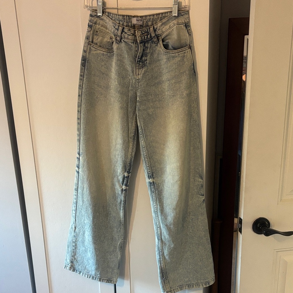 Light Wash Straight Leg Jeans